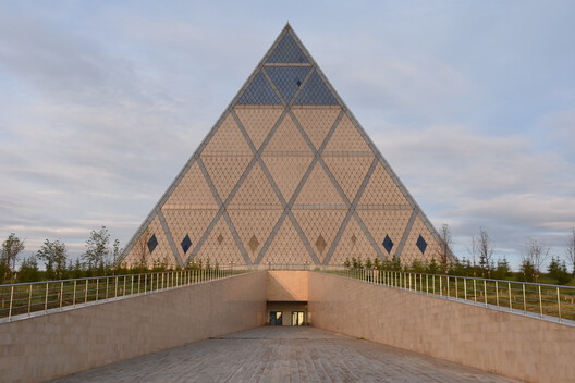 Building a National Image: Architecture, Capital, and Political Power Building a National Image: Architecture, Capital, and Political Power - Image 1 of 20
