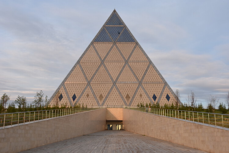 Building a National Image: Architecture, Capital, and Political Power - Featured Image