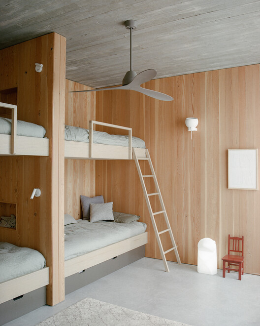 Mori House / Aires Mateus + MA+Co Mori House / Aires Mateus + MA+Co - Interior Photography, Bedroom, Wood, Lighting, Bed