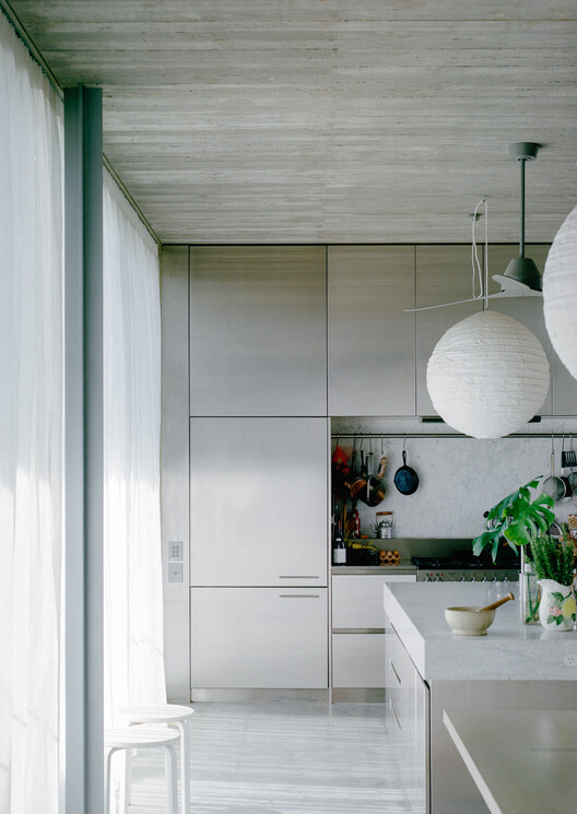 Mori House / Aires Mateus + MA+Co Mori House / Aires Mateus + MA+Co - Interior Photography, Wood, Kitchen, Lighting, Countertop, Glass, Chair
