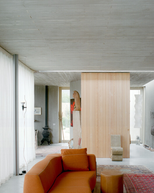 Mori House / Aires Mateus + MA+Co Mori House / Aires Mateus + MA+Co - Interior Photography, Living Room, Wood, Concrete