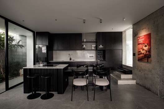 Residência Lily Block / 3fconcept Residência Lily Block / 3fconcept - Fotografia de Interiores, Cozinha, Iluminação, Mesa, Cadeira, Bancada