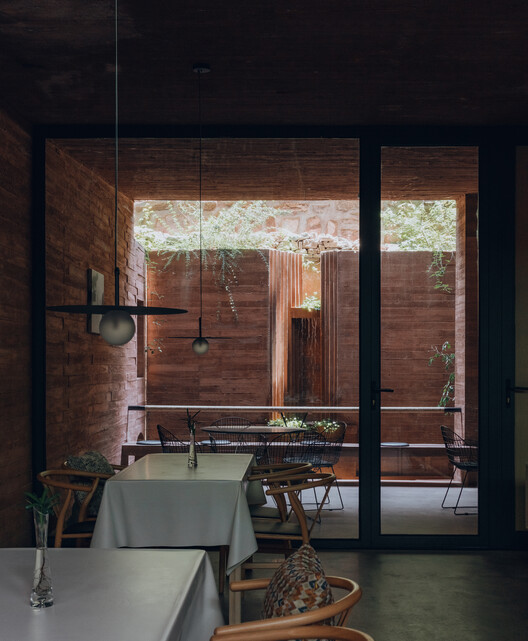 House WoQuanShanFang / Yinyuan Studio - Interior Photography, Wood, Brick, Chair