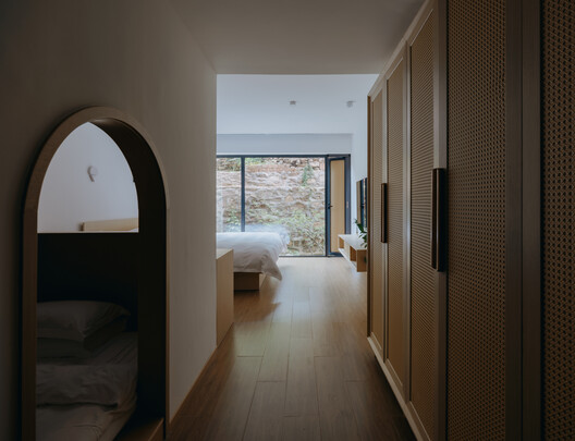 House WoQuanShanFang / Yinyuan Studio - Interior Photography, Wood, Bedroom, Bed