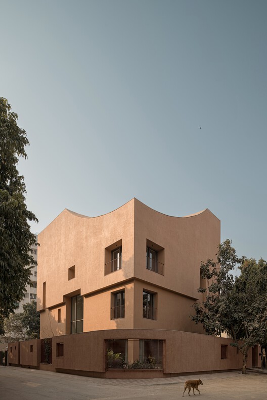 LJ House / Studio Saransh + IKSOI LJ House / Studio Saransh + IKSOI - Exterior Photography