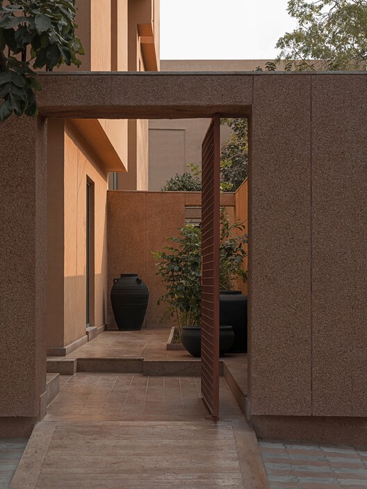 LJ House / Studio Saransh + IKSOI LJ House / Studio Saransh + IKSOI - Interior Photography, Concrete