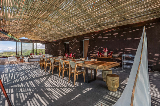 Txai Bungalow / TETRO Arquitetura Txai Bungalow / TETRO Arquitetura - Interior Photography, Dining room, Wood, Table, Chair, Deck