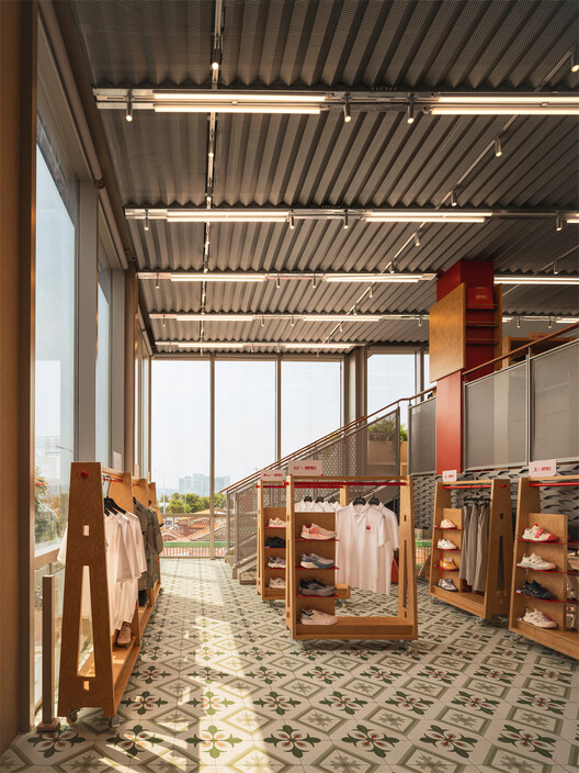 Super JINJIANG / COLORFULL YUJING DESIGN Super JINJIANG / COLORFULL YUJING DESIGN - Interior Photography, Closet, Wood, Beam