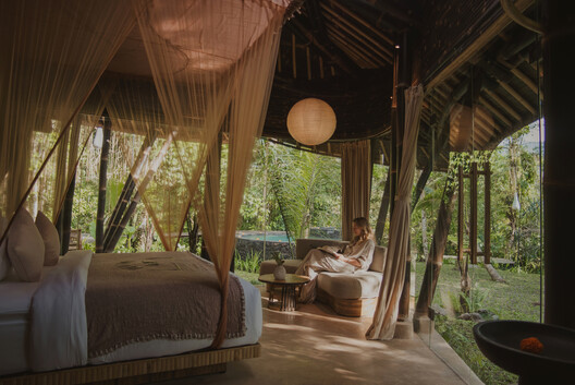 Hideout Leaf Villa / Pablo Luna Studio Hideout Leaf Villa / Pablo Luna Studio - Interior Photography, Wood