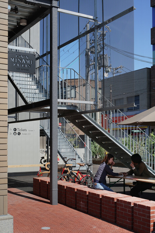 Kyoto Minami Kaikan Movie Theater / Tato Architects Kyoto Minami Kaikan Movie Theater / Tato Architects - Exterior Photography, Stairs, Steel, Handrail