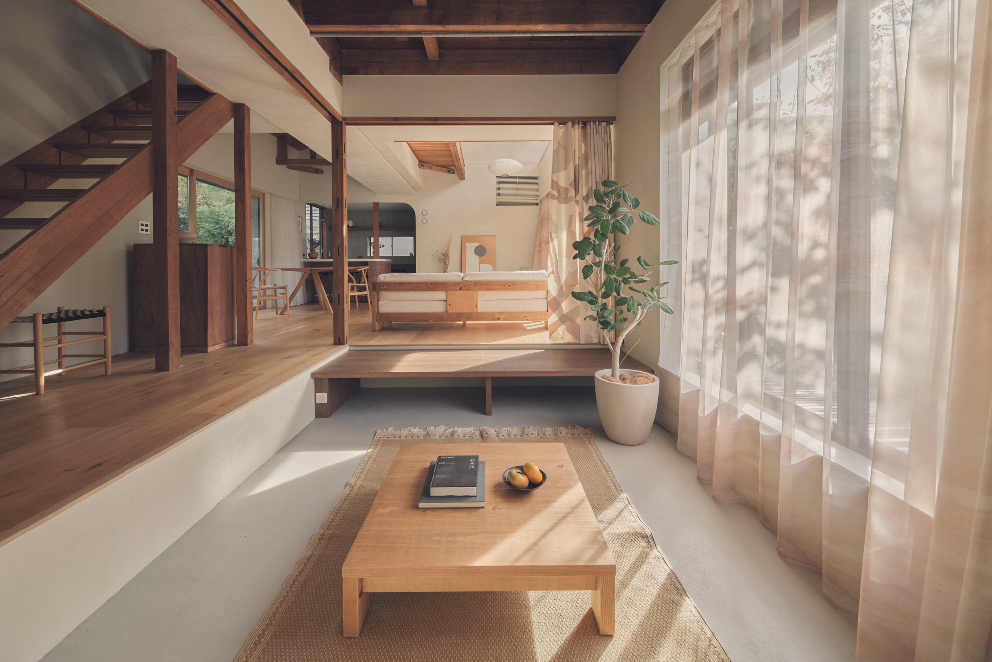 Zelený dům ze sedmdesátin: Jak japonské studio HYAN změnilo starý bungalov v moderní studio