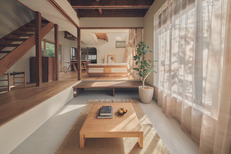 Green Sandwich House / HYAN - Interior Photography, Renovation, Beam, Lighting