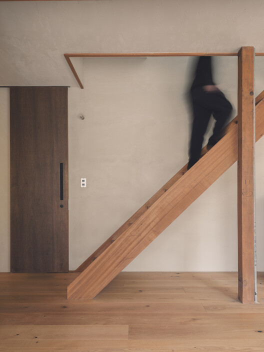 Green Sandwich House / HYAN Green Sandwich House / HYAN - Interior Photography, Wood, Stairs, Handrail