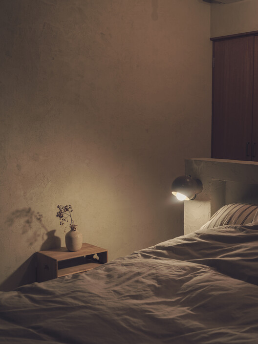 Green Sandwich House / HYAN Green Sandwich House / HYAN - Interior Photography, Bedroom, Lighting, Bed