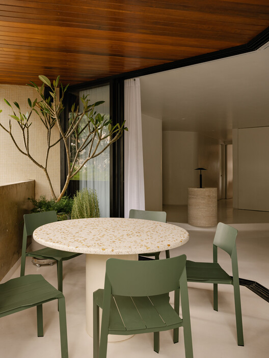 Apartment Matisse / Gurgel D’Alfonso Arquitetura Apartment Matisse / Gurgel D’Alfonso Arquitetura - Interior Photography, Dining room, Chair, Patio