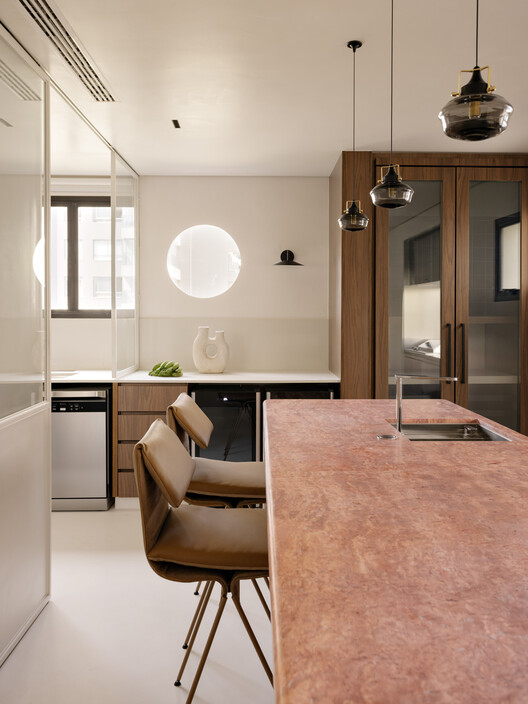 Apartment Matisse / Gurgel D’Alfonso Arquitetura Apartment Matisse / Gurgel D’Alfonso Arquitetura - Interior Photography, Kitchen, Wood, Countertop, Table, Lighting, Chair