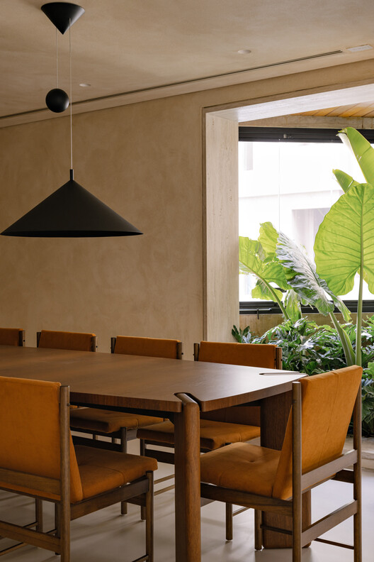 Apartment Matisse / Gurgel D’Alfonso Arquitetura Apartment Matisse / Gurgel D’Alfonso Arquitetura - Interior Photography, Dining room, Wood, Table, Chair