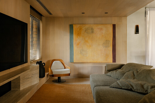 Apartment Matisse / Gurgel D’Alfonso Arquitetura Apartment Matisse / Gurgel D’Alfonso Arquitetura - Interior Photography, Living Room, Wood, Sofa, Lighting
