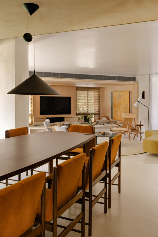 Apartment Matisse / Gurgel D’Alfonso Arquitetura Apartment Matisse / Gurgel D’Alfonso Arquitetura - Interior Photography, Dining room, Wood, Table, Chair, Lighting, Glass