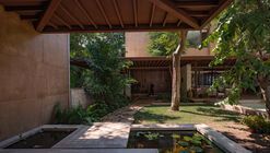 Sodzil House / Esencial Studio