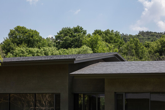 Deulkkotsoop "Field · Flower · Forest" Café / MTT - Exterior Photography, Concrete