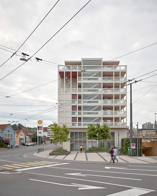 Housing on top of the petrol station / Gut Deubelbeiss Nill Architekten Housing on top of the petrol station / Gut Deubelbeiss Nill Architekten - Image 7 of 23