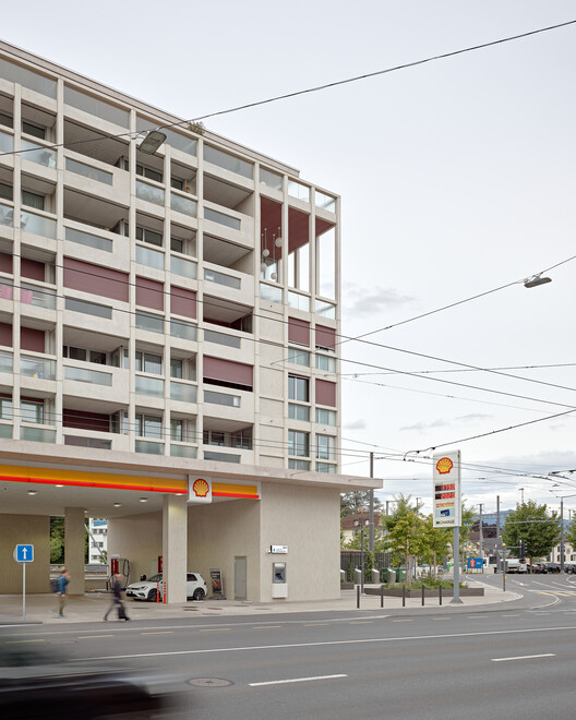 Housing on top of the petrol station / Gut Deubelbeiss Nill Architekten Housing on top of the petrol station / Gut Deubelbeiss Nill Architekten - Exterior Photography