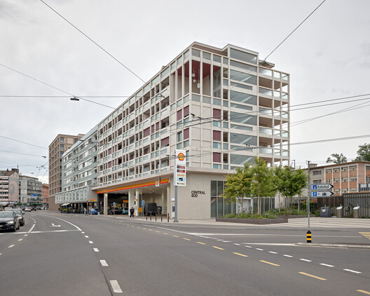 Housing on top of the petrol station / Gut Deubelbeiss Nill Architekten Housing on top of the petrol station / Gut Deubelbeiss Nill Architekten - Exterior Photography, Concrete