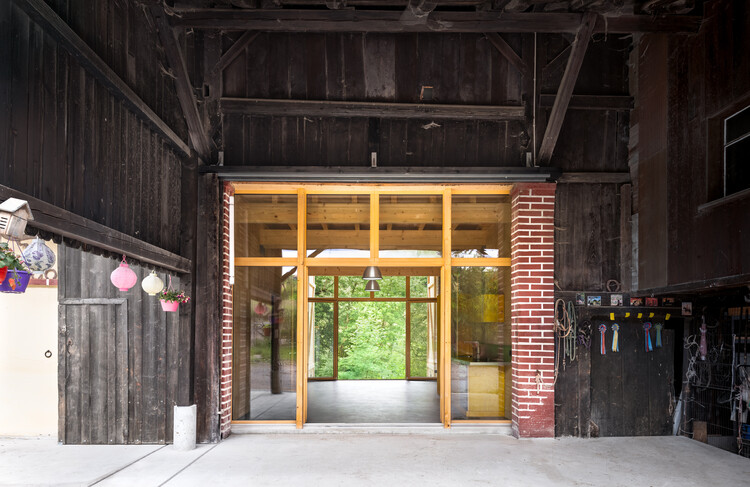 Inhabiting the Stable, Creation of an apartment within the agricultural part of a farmhouse in Praz-Pury / Bard Yersin Architectes - Interior Photography, Wood, Beam
