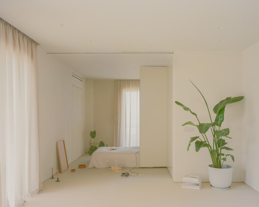 Kifisia Apartment: A Reconfiguration of Domestic Boundaries / Georgios Apostolopoulos Architects Kifisia Apartment: A Reconfiguration of Domestic Boundaries / Georgios Apostolopoulos Architects - Interior Photography, Bedroom, Wood