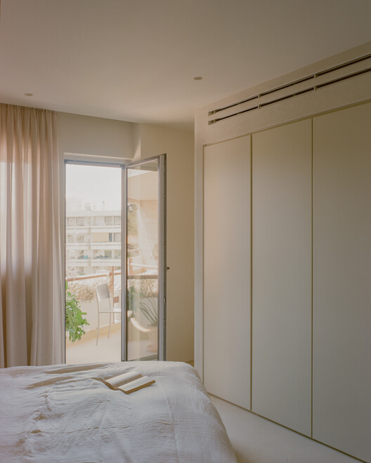 Kifisia Apartment: A Reconfiguration of Domestic Boundaries / Georgios Apostolopoulos Architects Kifisia Apartment: A Reconfiguration of Domestic Boundaries / Georgios Apostolopoulos Architects - Interior Photography, Bedroom, Wood, Door, Bed, Closet