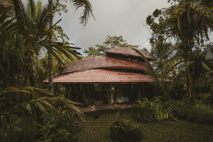 Hideout Leaf Villa / Pablo Luna Studio