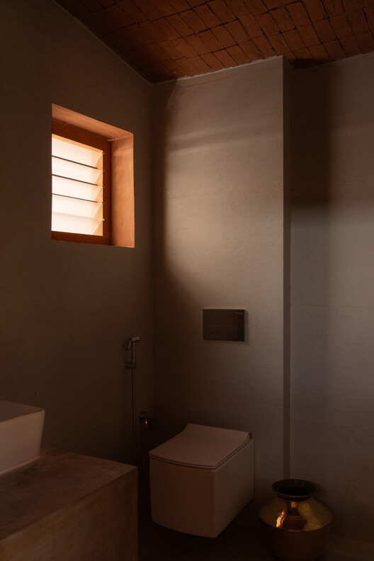 A Casa dos Tijolos / Earthscape Studio A Casa dos Tijolos / Earthscape Studio - Fotografia de Interiores, Iluminação, Pia, Banheiro