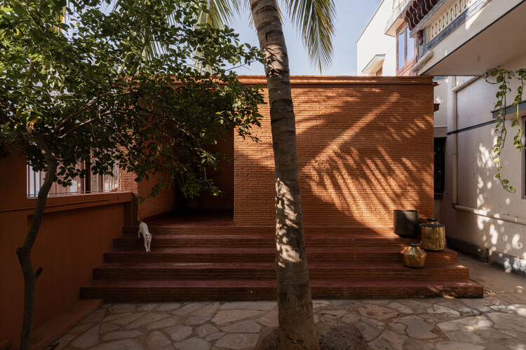 The Tale of Bricks House / Earthscape Studio - Houses