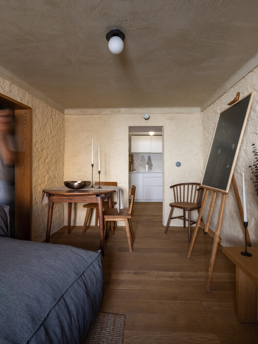 Castelo House / Gonçalo Grácio Castelo House / Gonçalo Grácio - Interior Photography, Dining room, Wood, Chair, Table, Lighting