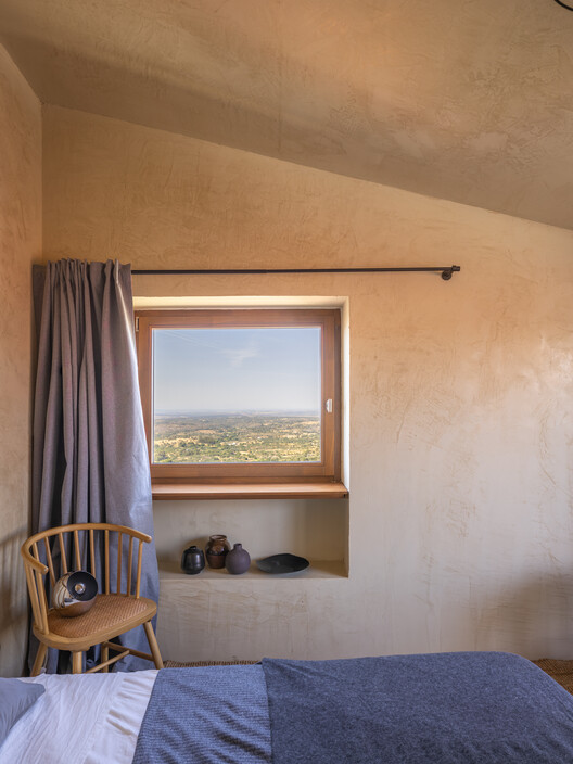 Castelo House / Gonçalo Grácio Castelo House / Gonçalo Grácio - Interior Photography, Wood, Bedroom, Bed