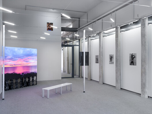 In Campo, Solo Exhibition by Hick Duarte / Clube In Campo, Solo Exhibition by Hick Duarte / Clube - Interior Photography, Glass