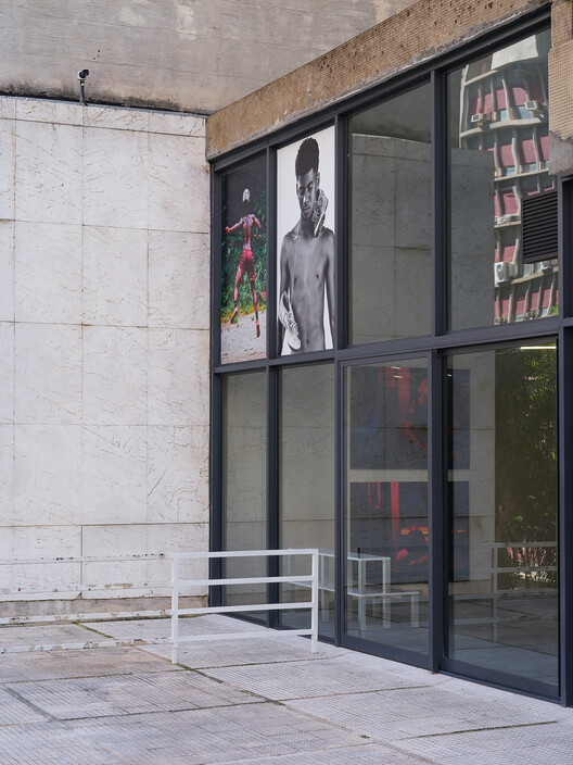 In Campo, Solo Exhibition by Hick Duarte / Clube In Campo, Solo Exhibition by Hick Duarte / Clube - Interior Photography, Glass, Concrete