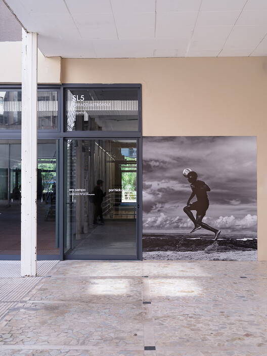 In Campo, Solo Exhibition by Hick Duarte / Clube In Campo, Solo Exhibition by Hick Duarte / Clube - Interior Photography, Glass