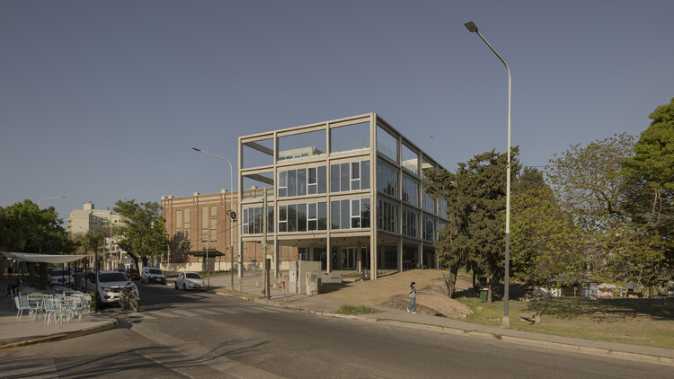 New Headquarters Office Building for IAPSER / Sebastian Stechina + Carlos Di Napoli + Andres Francesconi - More Images