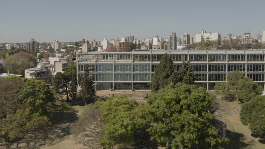 New Headquarters Office Building for IAPSER / Sebastian Stechina + Carlos Di Napoli + Andres Francesconi New Headquarters Office Building for IAPSER / Sebastian Stechina + Carlos Di Napoli + Andres Francesconi - Image 10 of 30