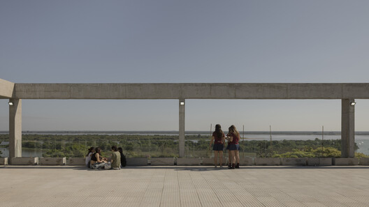 New Headquarters Office Building for IAPSER / Sebastian Stechina + Carlos Di Napoli + Andres Francesconi New Headquarters Office Building for IAPSER / Sebastian Stechina + Carlos Di Napoli + Andres Francesconi - Exterior Photography, Concrete, Column