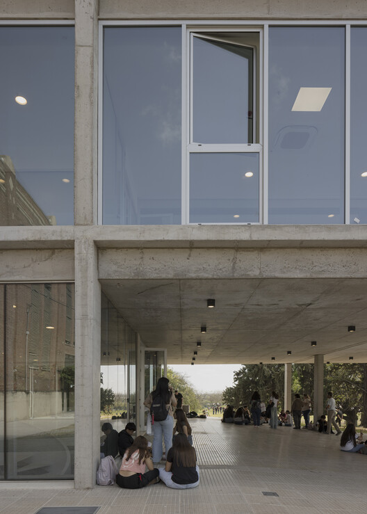 New Headquarters Office Building for IAPSER / Sebastian Stechina + Carlos Di Napoli + Andres Francesconi New Headquarters Office Building for IAPSER / Sebastian Stechina + Carlos Di Napoli + Andres Francesconi - Interior Photography, Concrete