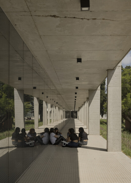 New Headquarters Office Building for IAPSER / Sebastian Stechina + Carlos Di Napoli + Andres Francesconi New Headquarters Office Building for IAPSER / Sebastian Stechina + Carlos Di Napoli + Andres Francesconi - Interior Photography, Concrete, Column