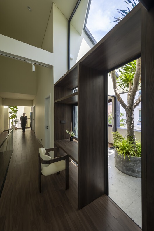 The Inner Court House / Plus Idea Studio - Interior Photography, Wood, Lighting, Chair