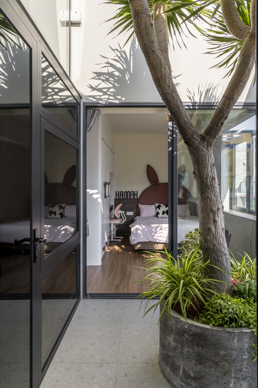 The Inner Court House / Plus Idea Studio - Interior Photography, Door, Concrete, Courtyard