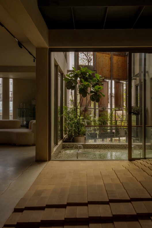 The House of Thirds / Architects Collaborative The House of Thirds / Architects Collaborative - Interior Photography, Wood, Concrete, Courtyard