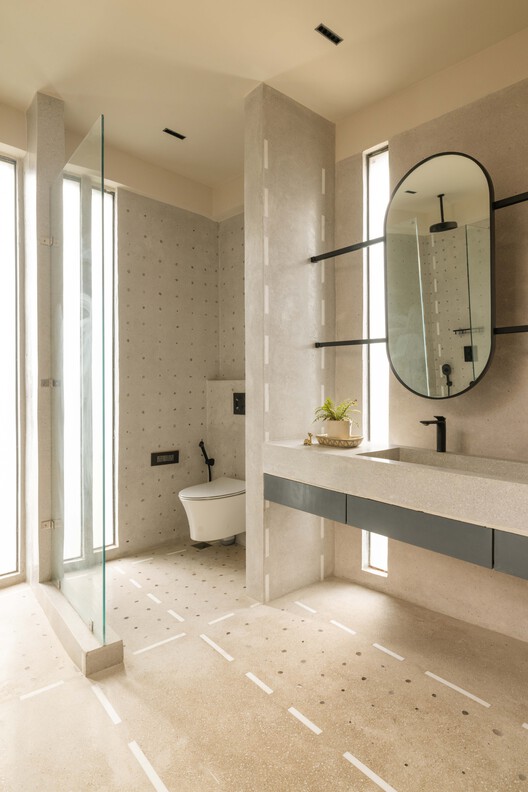 The House of Thirds / Architects Collaborative The House of Thirds / Architects Collaborative - Interior Photography, Bathroom, Lighting, Glass, Sink