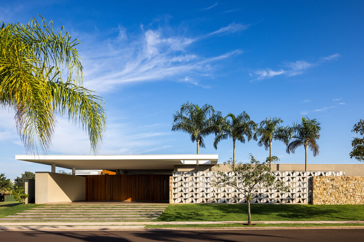 Refuge House / Elisa Porto Arquitetura - Houses