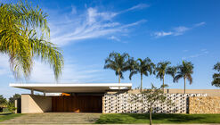 Refuge House / Elisa Porto Arquitetura